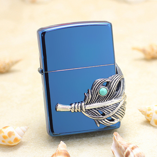 zippoThe lighter is surrounded by natural turquoise feathers on three sides-BL(Blue ice)